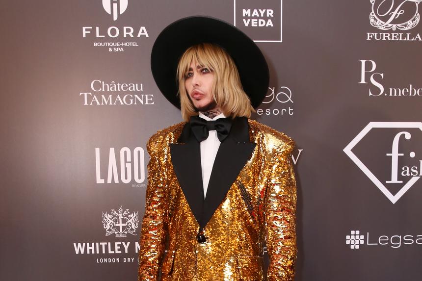 «Если бы он меня не усыновил, то государство выделило квартиру»: приемный сын Зверева упрекнул отца