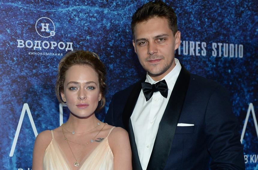 Актеры Милош Бикович и Аглая Тарасова вместе вышли в свет после расставания