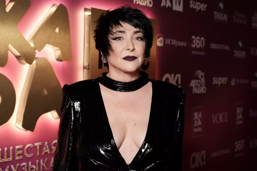 60-летняя певица Лолита Милявская объяснила, зачем пришла на вечеринку Ивлеевой