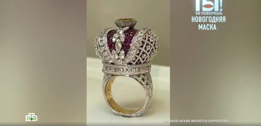 Певец Филипп Киркоров показал кольцо стоимостью два миллиона рублей