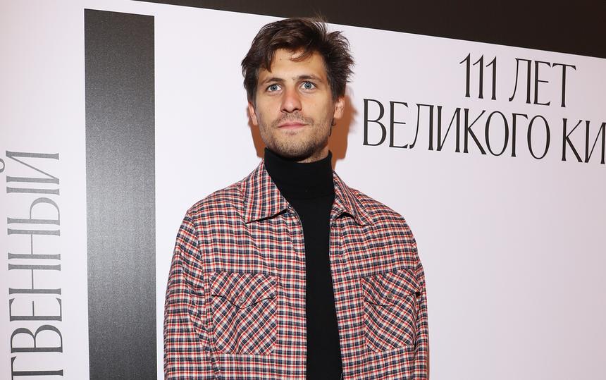 Режиссер Александр Молочников поддержал Настю Ивлееву после скандальной «голой» вечеринки