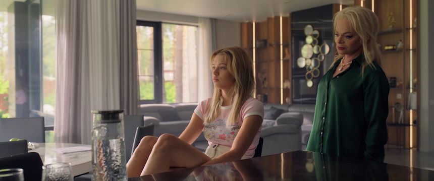 Юлия Гаврилина и Лариса Долина в сериале "Блеск"