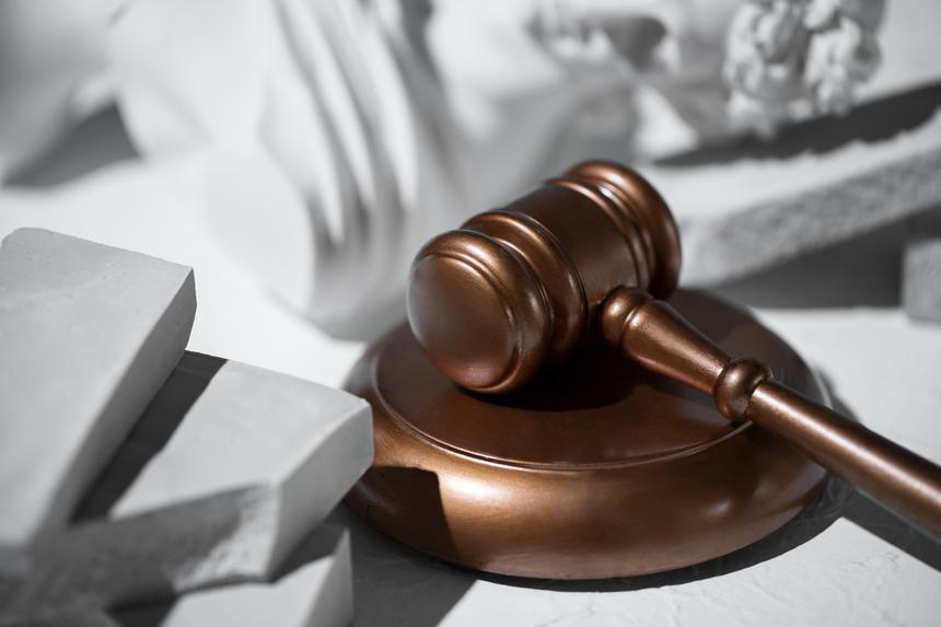 Перелом костей основания черепа: избивший актера Прилучного в клубе мужчина получил условный срок