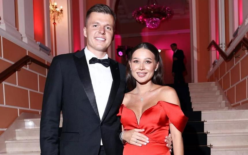 Блогерша Лерчек и ее супруг с триумфом вернулись в соцсети