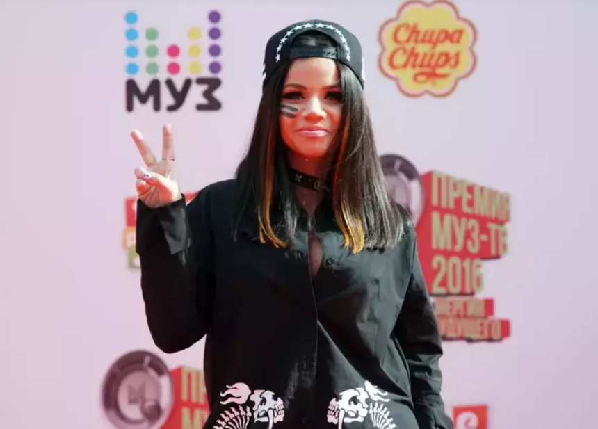 Поправившаяся за праздники певица Бьянка сорвалась на худеющих подписчиков