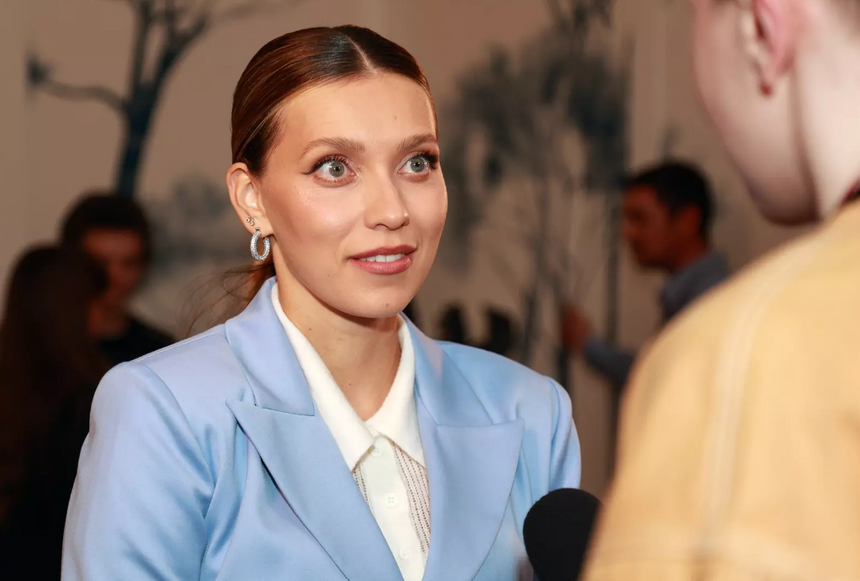 Телеведущая Регина Тодоренко нашла необходимым улететь из России в ОАЭ