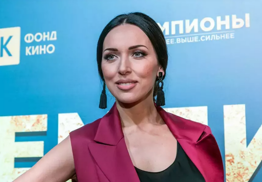 Певица Алсу покинула Россию после признания о возлюбленном