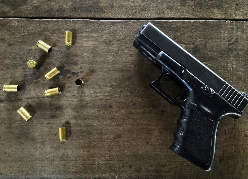 Российский электрик выстрелил в отказавшегося платить за работу клиента