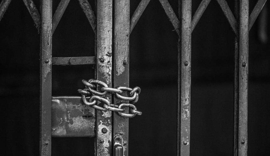 Выпил две рюмочки и больше ничего не помнит: мужчину взяли в рабство при возвращении с вахты