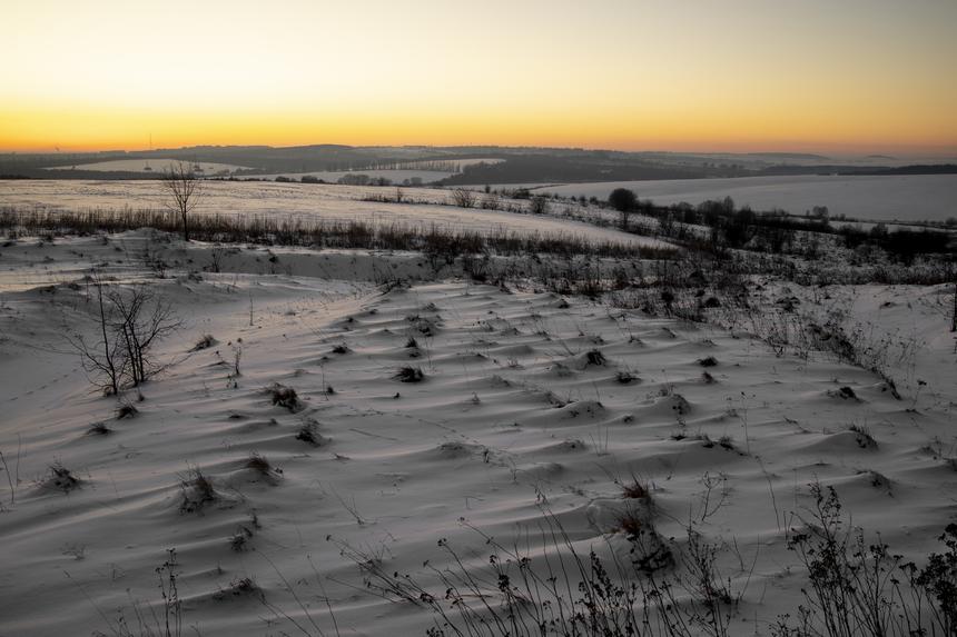 Под Волгоградом в поле нашли окоченевший труп мужчины, засыпанный снегом