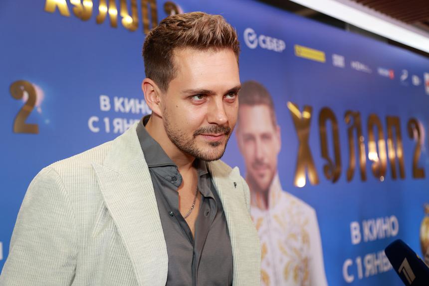 Звезда «Холопа» Милош Бикович назвал рождение сына своим «главным проектом»