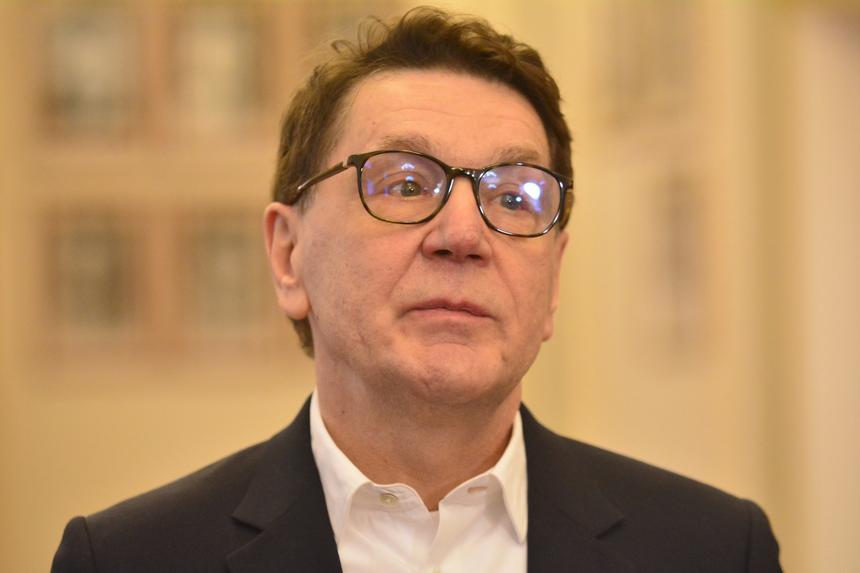 Предлагала сбежать в Италию: актер Маковецкий рассказал о приставаниях молодой и настойчивой фанатки