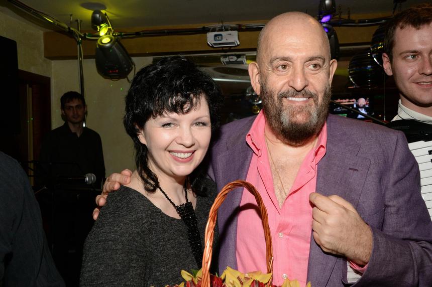 «Никаких дач, машин»: как популярная певица Шведова осталась без денег