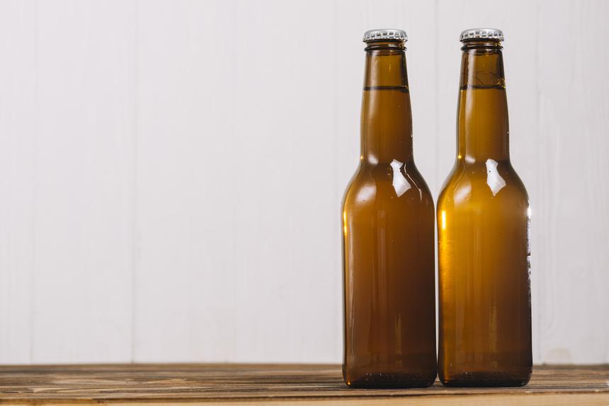 Бутылка пива взорвалась в руках россиянки и порезала ей горло