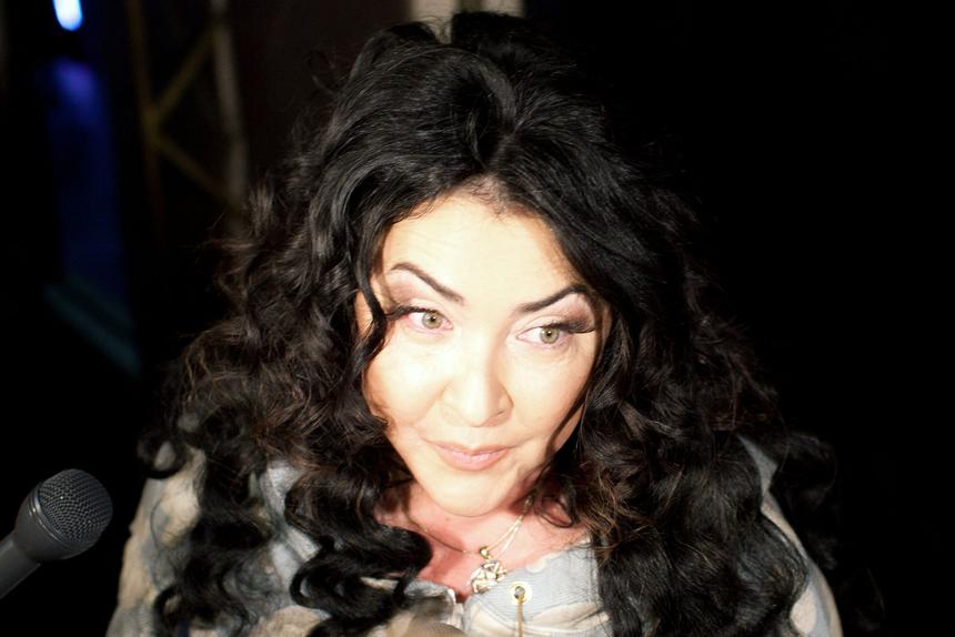 «Это ужасно»: названа сумма, которую потеряла певица Лолита после «голой» вечеринки