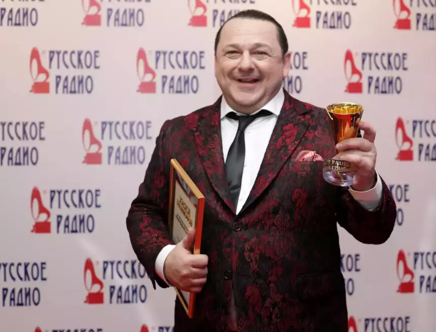 Певец Игорь Саруханов решил отправиться в ЗАГС с девушкой из небольшого города