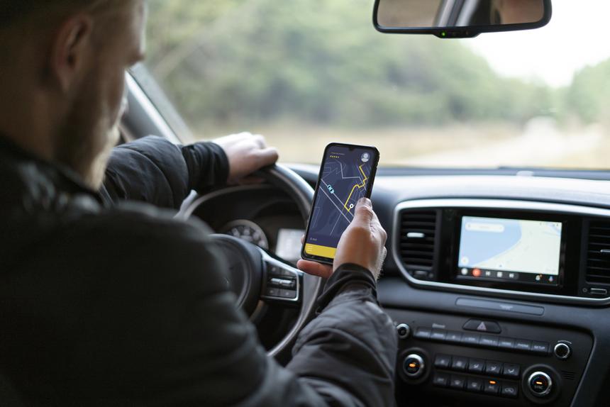 Таксист сбил ребенка на пешеходном переходе