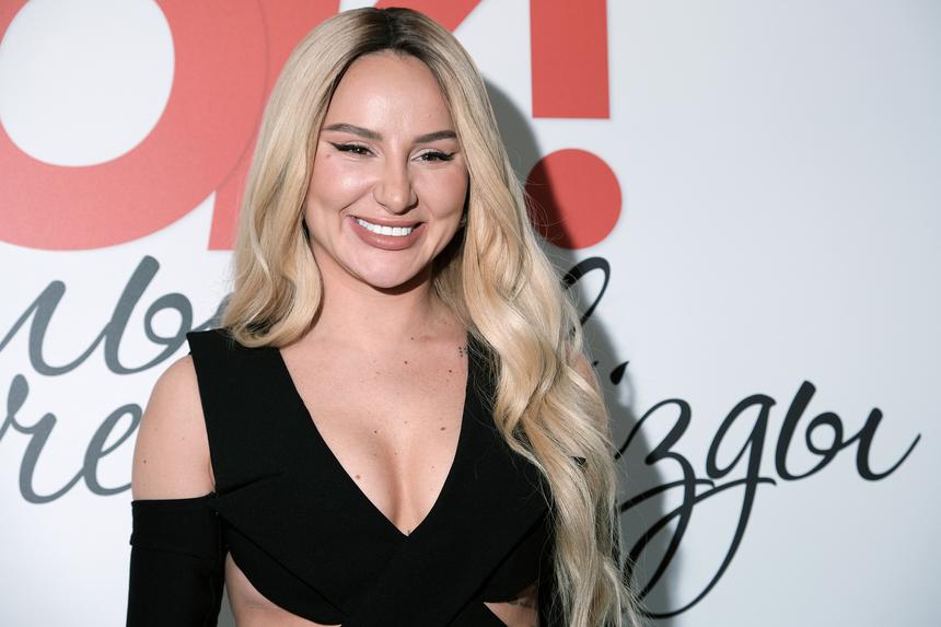 В Волгограде убрали и заменили плакаты с участницей «голой» вечеринки ANNA ASTI