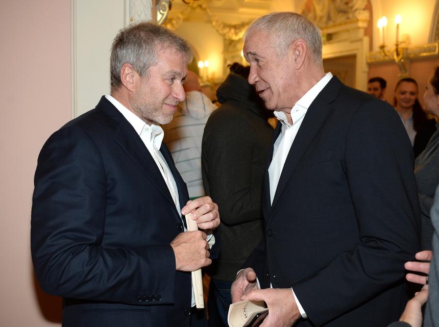 Mash: Роман Абрамович под псевдонимом посетил больницу в Москве