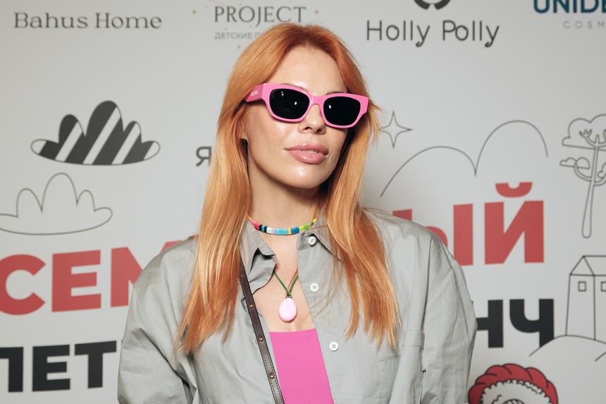 В Сети появился снимок певицы Стоцкой без макияжа