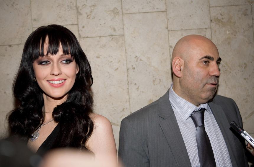 36-летнюю актрису и певицу Елену Есенину ударили по лицу в ресторане Москвы