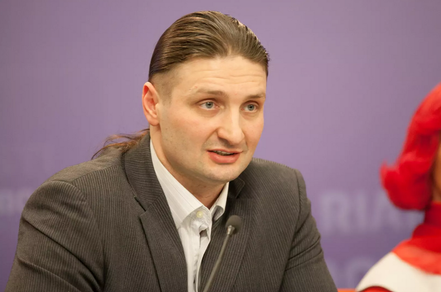 Запашный высказался о проводнице, которая выкинула кота Твикса на улицу