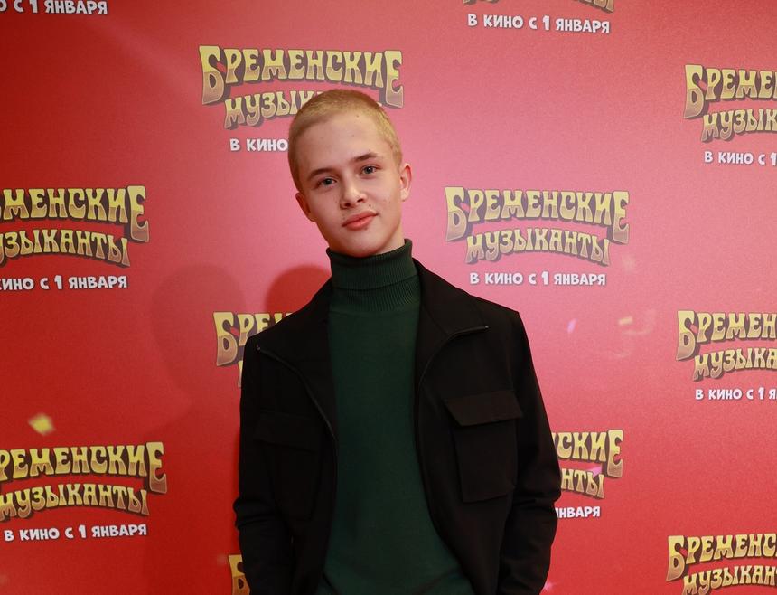 Звезда «Слова пацана» Леон Кемстач готов пойти на свидание с Кайли Дженнер