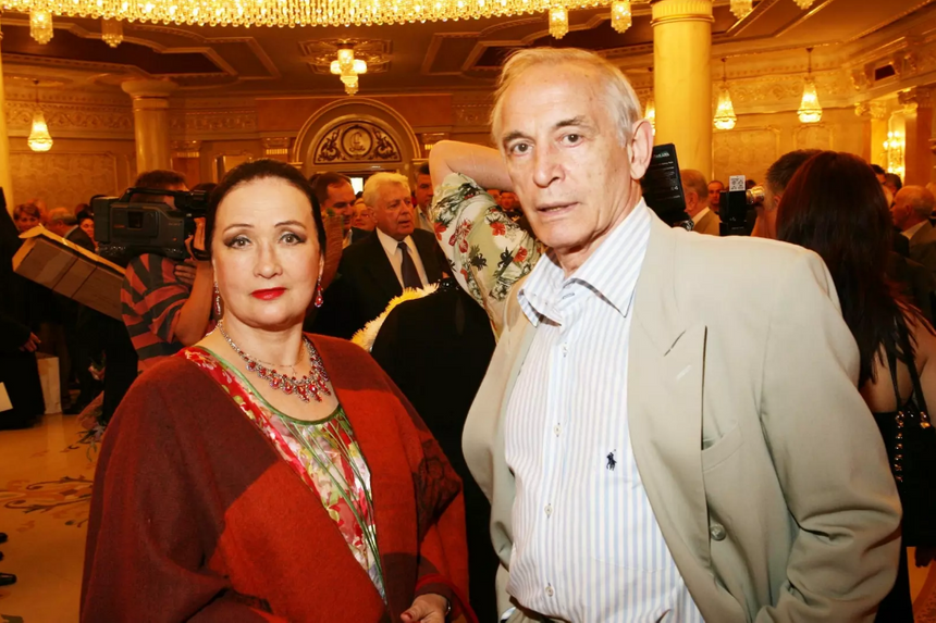 На Новодевичьем кладбище открыли памятник актеру Василию Лановому