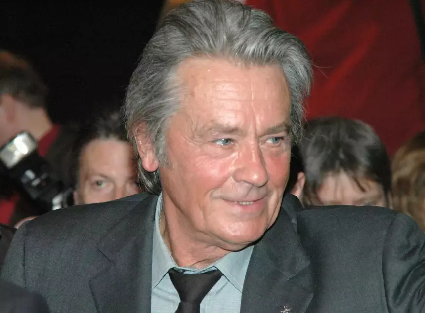 Суд признал 88-летнего актера Алена Делона ограниченно дееспособным