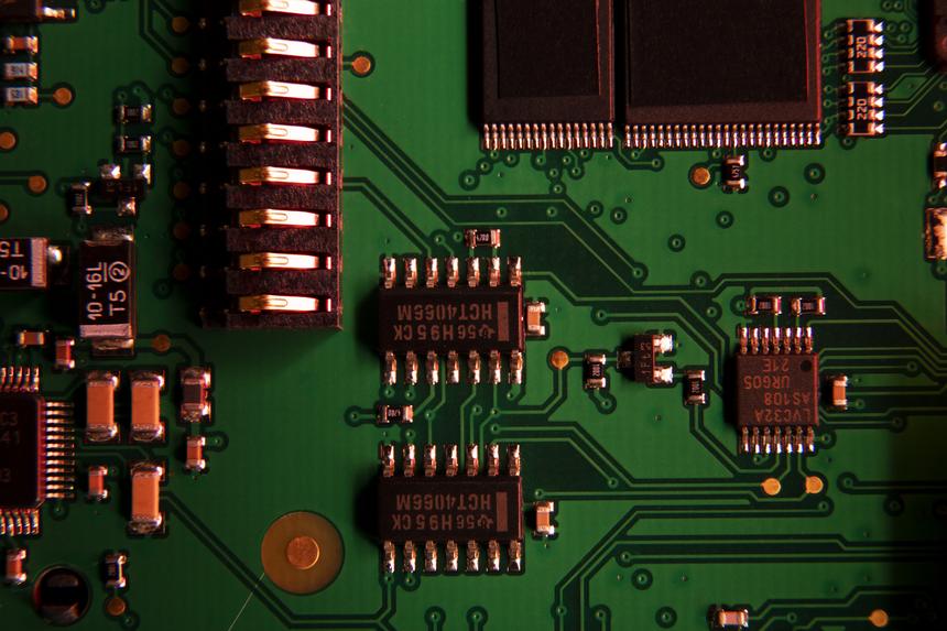 Илон Маск чипировал человека