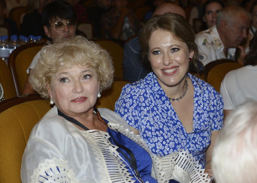 Мать Ксении Собчак госпитализировали в отделение челюстно-лицевой хирургии