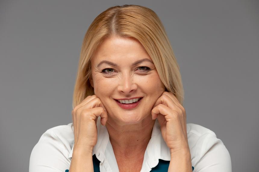 Усиливаются морщины, появляется двойной подбородок: как состояние зубов влияет на этап старения