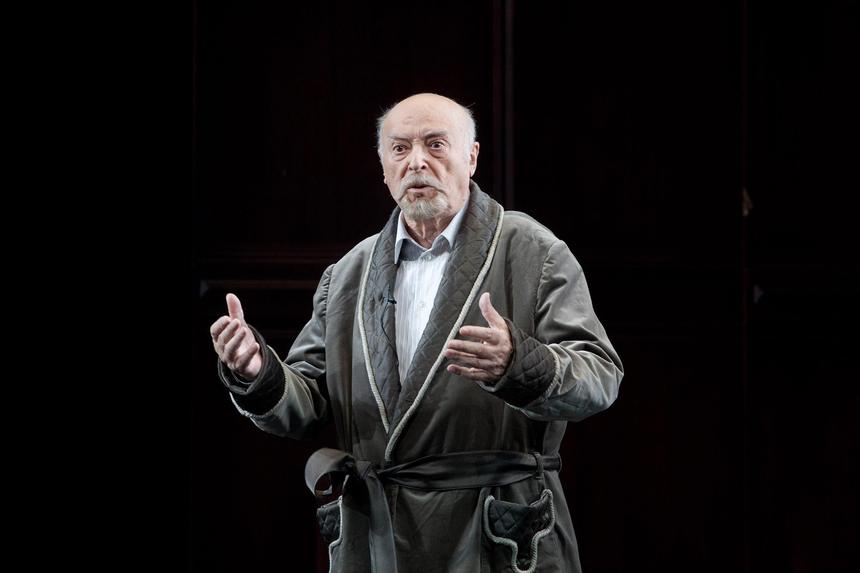 Вдова актера Владимира Этуша подала в суд на журналиста из-за неубранной могилы