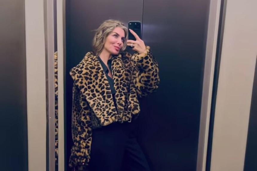 «Жена мафиози»: Анна Седокова повторила образ в стиле эстетики Mob wife