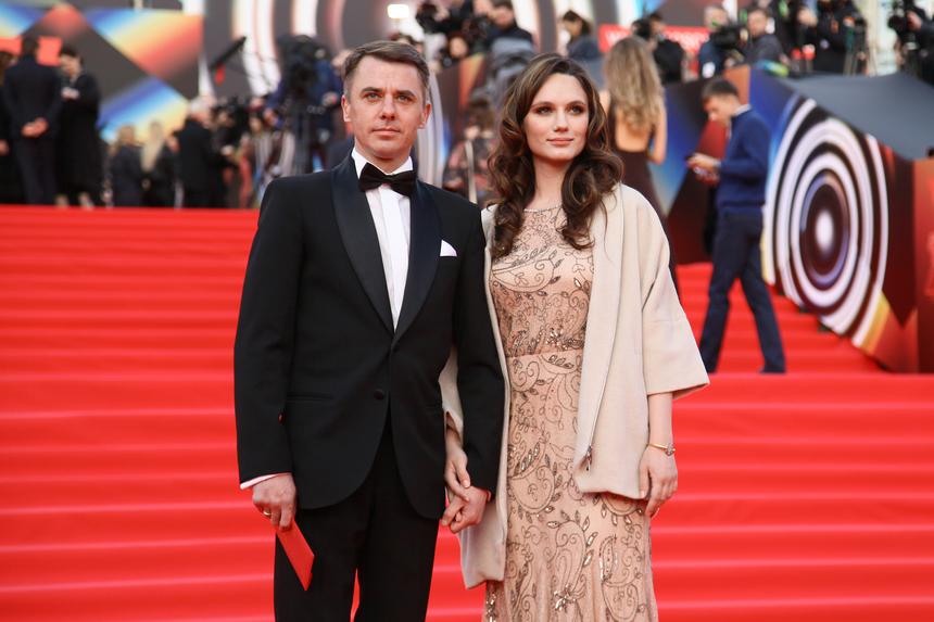 Новая жена распродает детские вещи: Петренко задолжал Климовой по алиментам 2,8 млн рублей