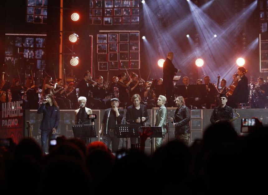 Купят билеты с пересадкой в третьей стране: «Би-2» придумали план, как избежать депортации в Россию