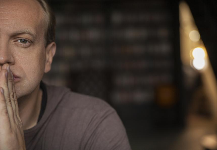 Певец Владимир Овчаров сообщил о выходе нового альбома «ПОЛЮСА»