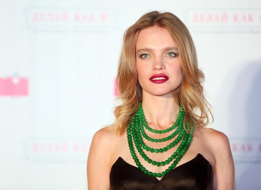 Модель Наталья Водянова снялась в прозрачной блузе для итальянского бренда