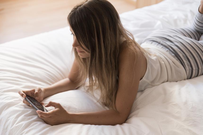 «Желающих хоть отбавляй»: сложно ли устроиться на работу в секс по телефону