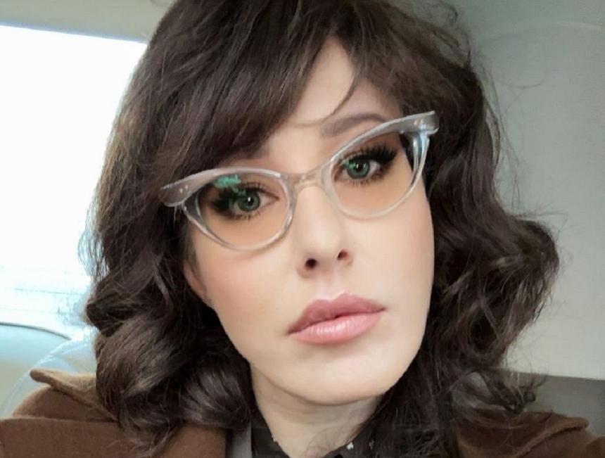 «Людмила Прокофьевна вайб»: Ксения Собчак стала брюнеткой