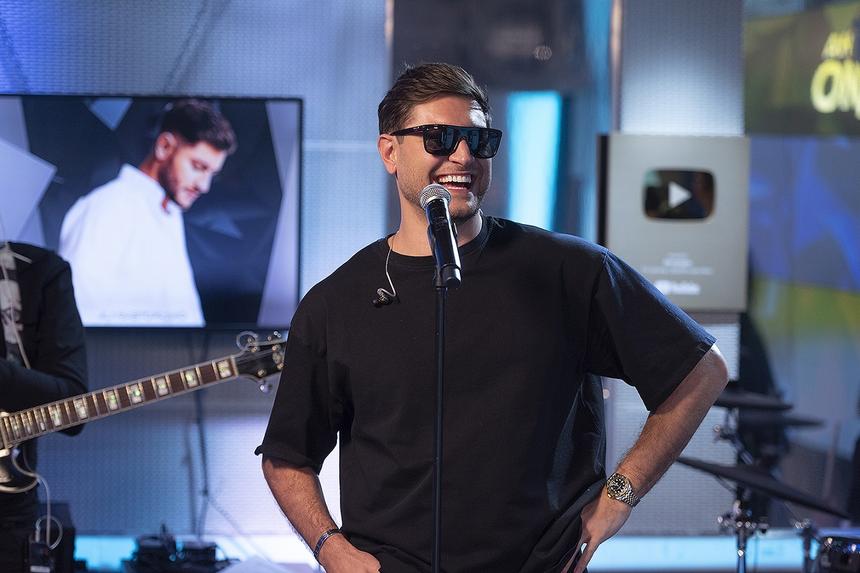 Певец Дава презентовал песню «В день последний» после урагана на Маврикии