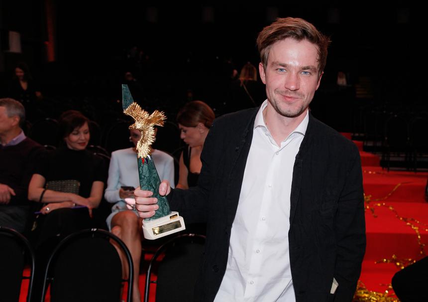 «Люблю тебя!»: Александр Петров поделился романтичными фото с женой