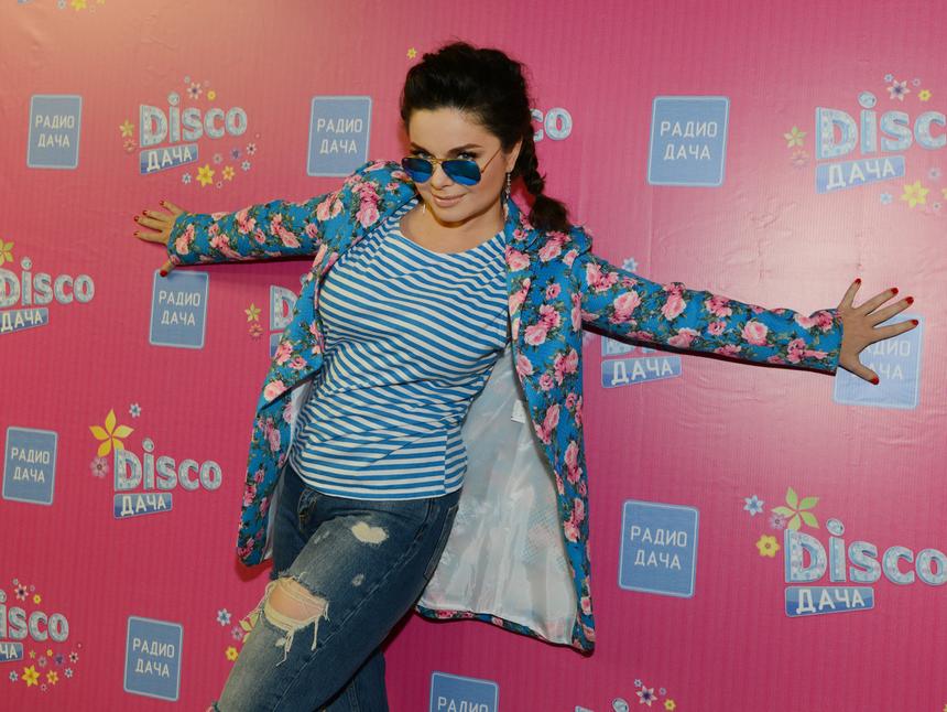 Наташа Королева не стала отрицать, что поехала в США на день рождения к матери