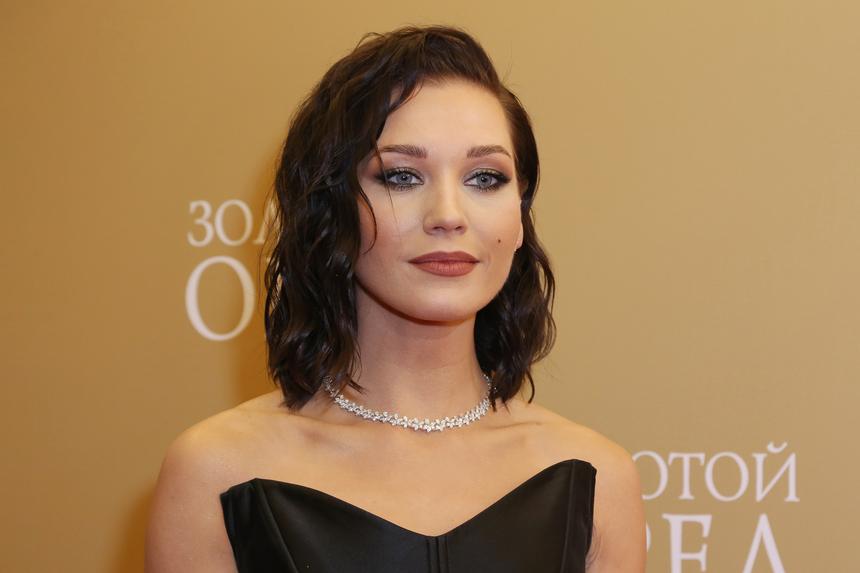 «Входите в ту дверь»: Кристина Асмус высмеяла участников «голой» вечеринки Ивлеевой