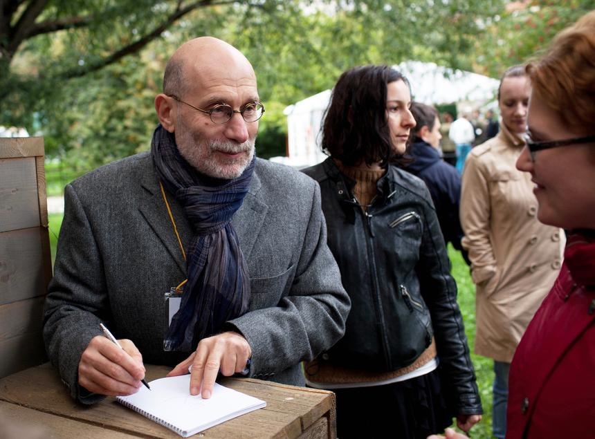 Суд в Москве заочно арестовал писателя Бориса Акунина*