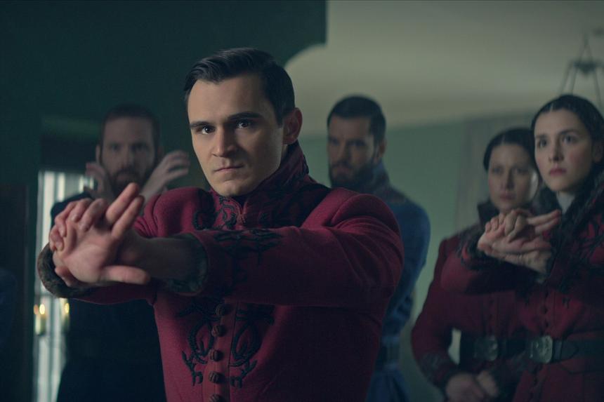 Актер Джулиан Костов, отнявший роль у Биковича в «Белом лотосе»: «Я просто вне себя от счастья»