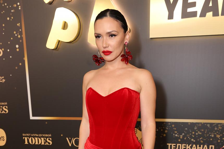 «Ваш снегопад «Ольга»: певица Серябкина показала фото в пижаме на фоне сугробов