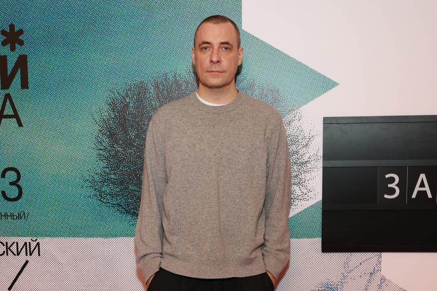 Экс-супруга Евгения Цыганова, родившая ему семерых детей, пришла на премьеру фильма