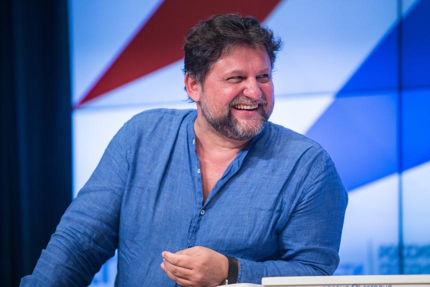 «Жизнь — стрессовая ситуация»: актер Александр Самойленко-старший заявил о важности развлекательного контента