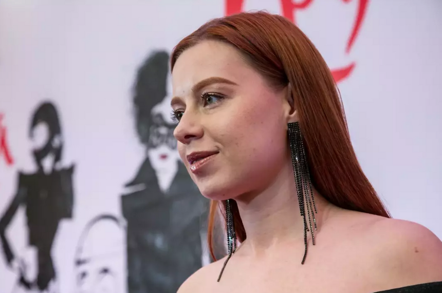 Певица Юлия Савичева запустила информацию о том, что ее довели до слез